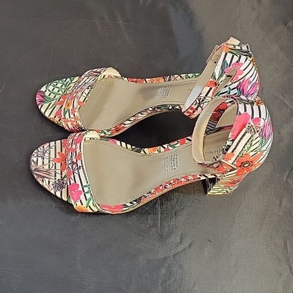 WORTHINGTON MULTI-COLOR BECKWITH FLORAL  ADJUSTABLE BUCKLE ANKLE STRAP SANDAL - Picture 7 of 14